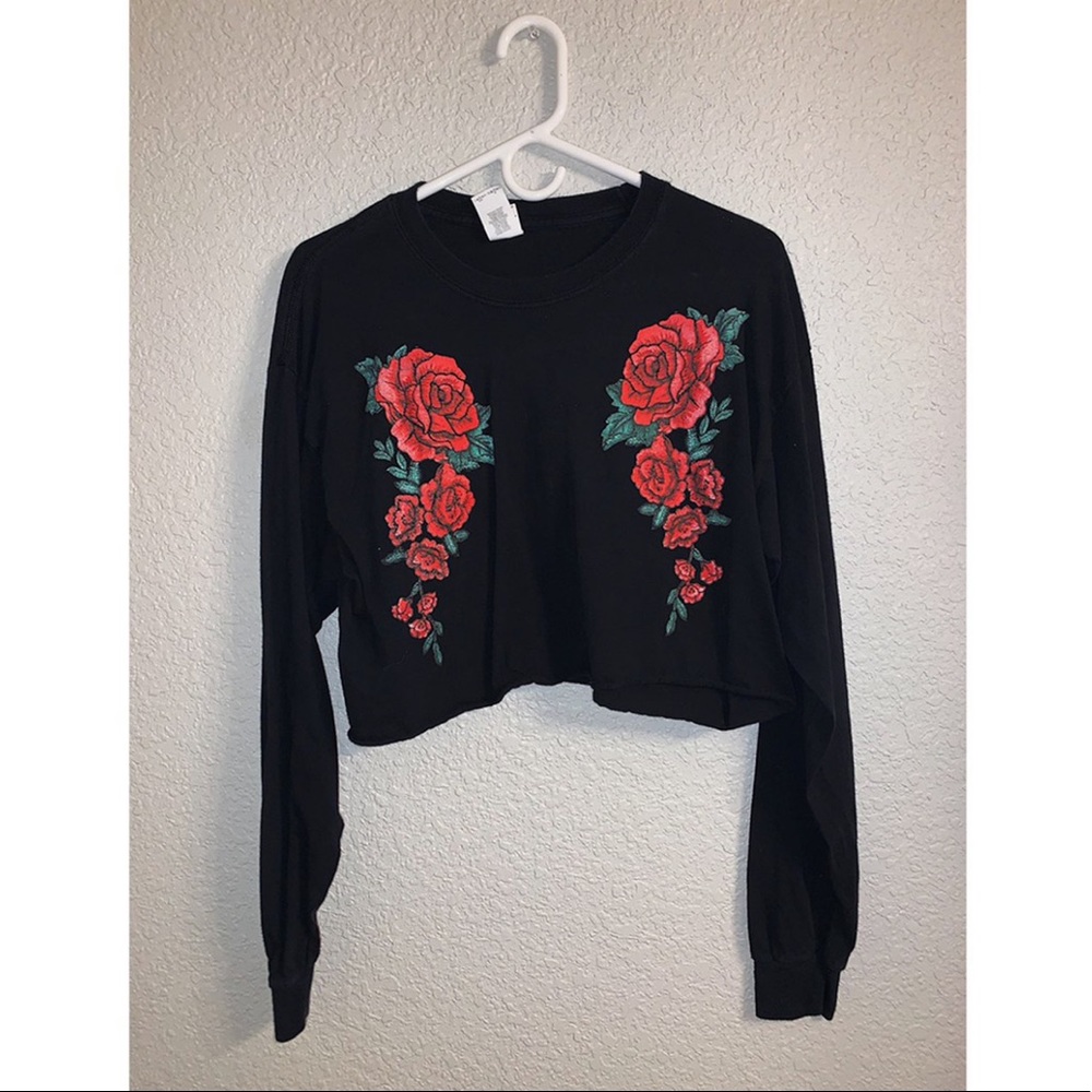 Black longe sleeve crop top w/ vintage rose design